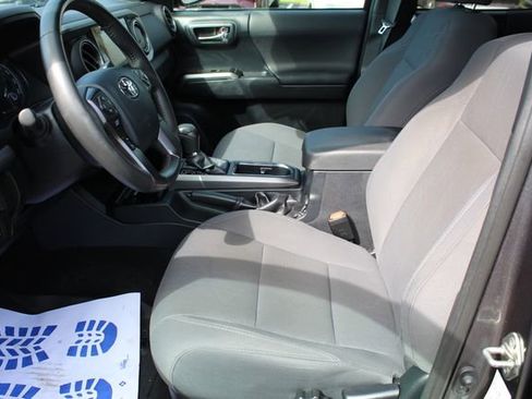 Used 2019 Toyota Tacoma TRD Off-Road AWD/4WD image 13