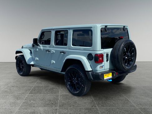 Used 2024 Jeep Wrangler Unlimited Sahara AWD/4WD image 3