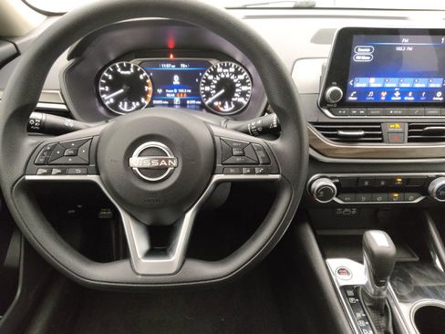 Used 2024 Nissan Altima 2.5 SV image 22