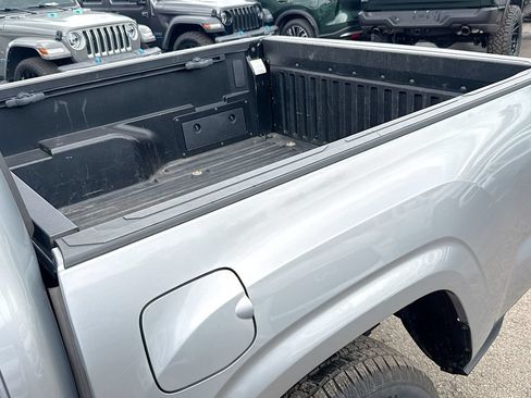 Used 2021 Toyota Tacoma SR AWD/4WD image 29