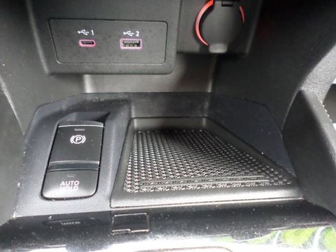 Used 2024 Nissan Kicks SR w/ SR Premium Package FWD image 13