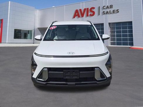 Used 2025 Hyundai Kona SEL FWD image 2