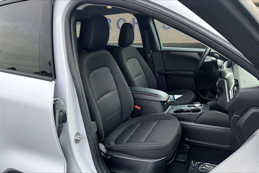 Used 2025 Ford Escape Active FWD image 30