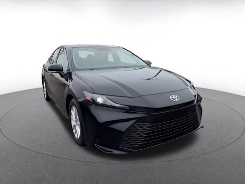Used 2025 Toyota Camry LE image 3