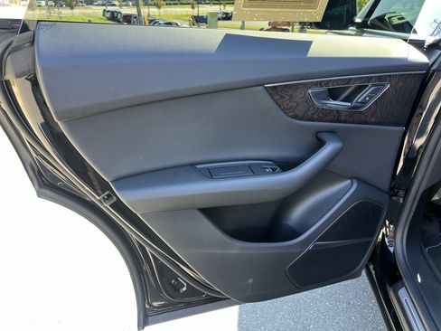 Used 2019 Audi Q8 Premium Plus AWD/4WD image 28