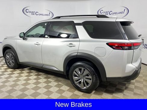 Used 2025 Nissan Pathfinder SV FWD image 4
