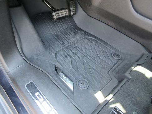 Certified 2025 GMC Yukon Denali Ultimate w/ LPO, Floor Liner Package AWD/4WD image 35