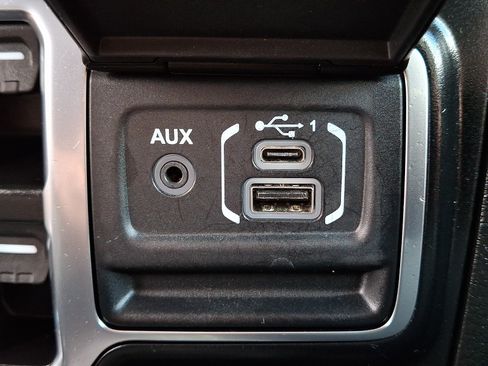 Used 2024 Jeep Wrangler Unlimited w/ Convenience Group AWD/4WD image 23