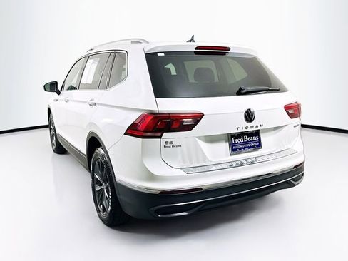 Used 2023 Volkswagen Tiguan SE w/ Panoramic Sunroof Package AWD/4WD image 7