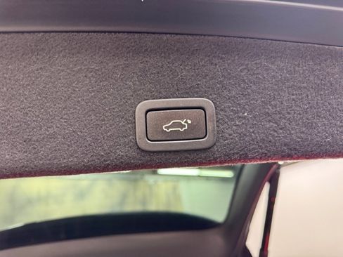 Used 2016 Volvo XC60 T6 R-Design Platinum w/ Climate Package image 35