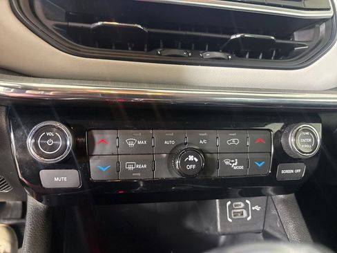 Used 2022 Jeep Compass Limited AWD/4WD image 19