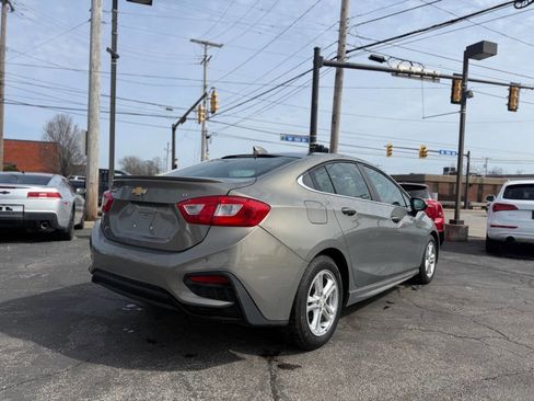 Used 2017 Chevrolet Cruze LT image 3