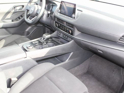 Used 2024 Nissan Rogue S image 19