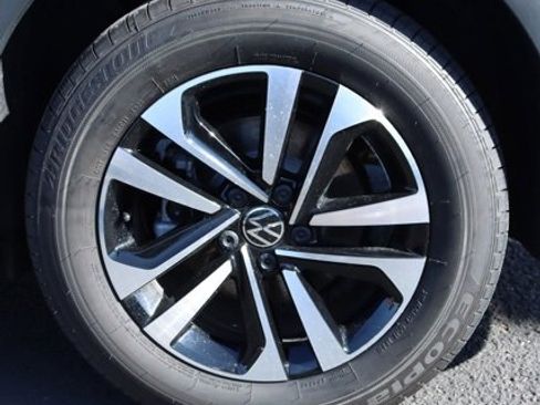 Used 2024 Volkswagen Tiguan S image 16