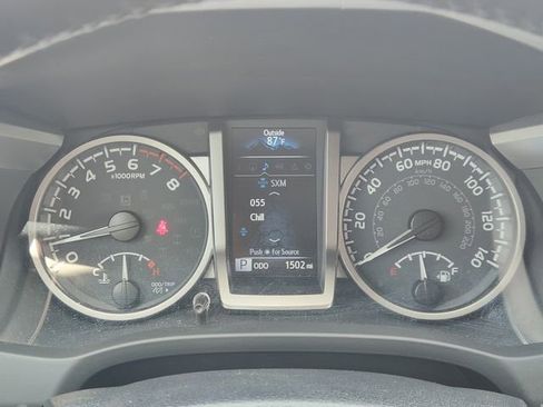Used 2022 Toyota Tacoma SR5 RWD image 11