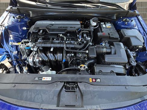 Certified 2025 Hyundai Elantra SE FWD image 12