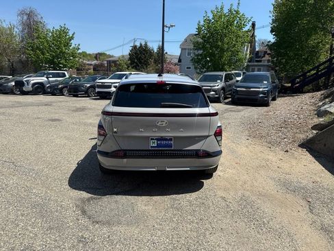 Used 2024 Hyundai Kona Limited FWD image 4
