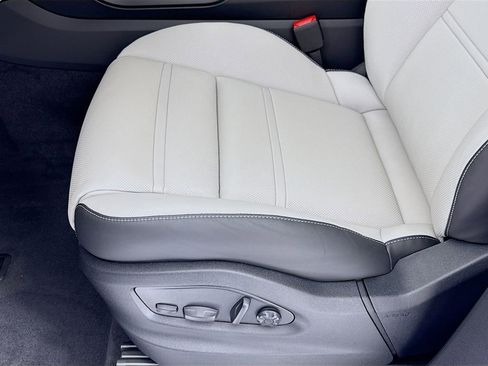 Certified 2026 Porsche Cayenne GTS AWD/4WD image 14