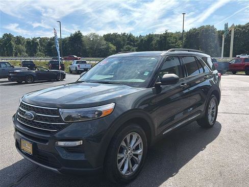 Certified 2022 Ford Explorer XLT w/ Equipment Group 202A AWD/4WD image 3