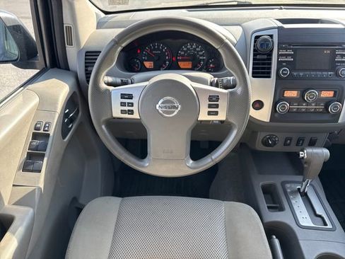 Used 2013 Nissan Frontier SV w/ SV Value Truck Pkg AWD/4WD image 20