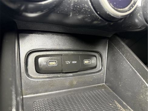 Used 2022 Hyundai Venue SEL image 38