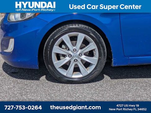 Used 2013 Hyundai Accent GLS w/ Premium Pkg FWD image 10