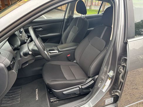 Used 2025 Nissan Sentra SV FWD image 31