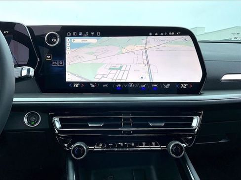 New 2026 Chevrolet Traverse LT image 12