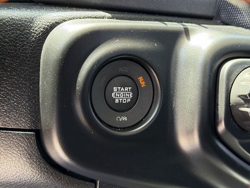 Used 2021 Jeep Gladiator Mojave AWD/4WD image 16