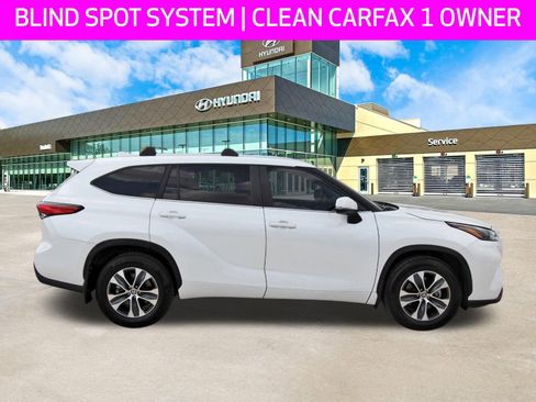 Used 2023 Toyota Highlander XLE image 4