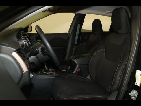 Used 2015 Jeep Cherokee Latitude w/ Cold Weather Group image 2