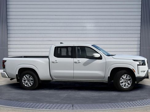 Used 2023 Nissan Frontier SV w/ Technology Package image 3