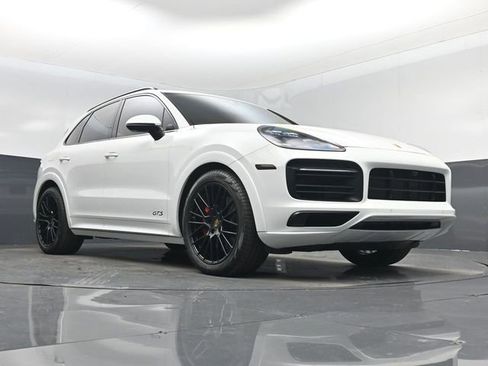 Used 2021 Porsche Cayenne GTS image 32