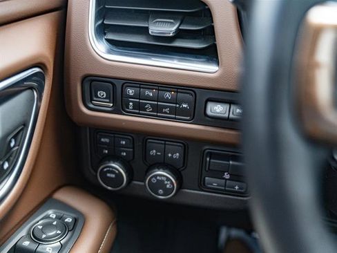 Used 2024 Chevrolet Suburban High Country w/ Advanced Technology Package image 37