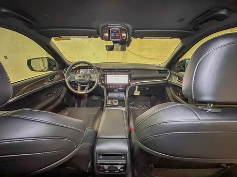 New 2026 Jeep Grand Cherokee Altitude image 21