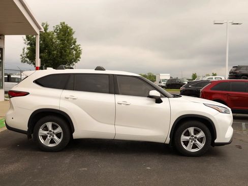 Used 2020 Toyota Highlander L AWD/4WD image 4