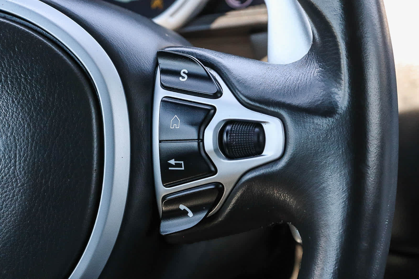 Used 2020 Aston Martin DB11 Coupe RWD image 22