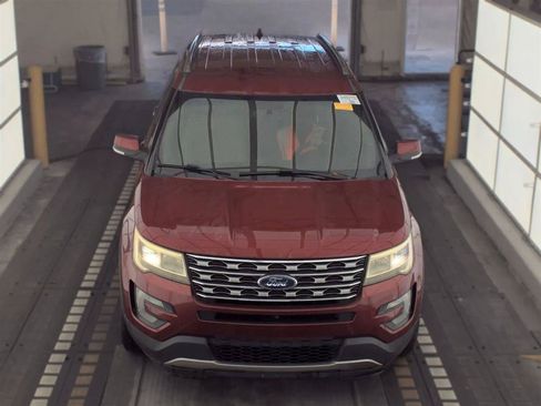 Used 2017 Ford Explorer Limited FWD image 2