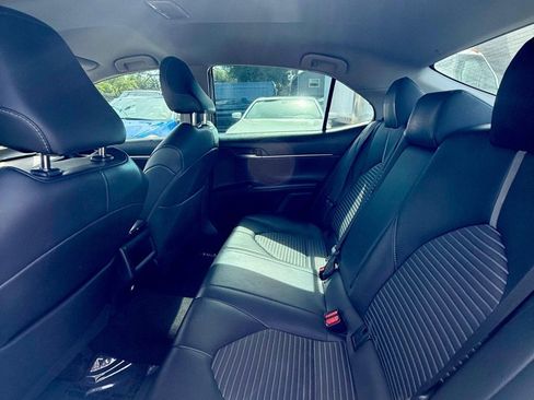 Used 2019 Toyota Camry SE w/ Convenience Package FWD image 7