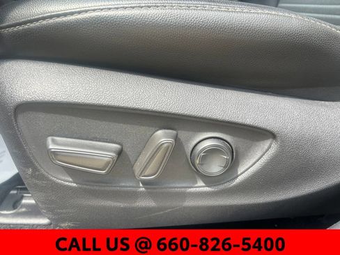 Used 2021 Toyota Highlander XSE FWD image 19