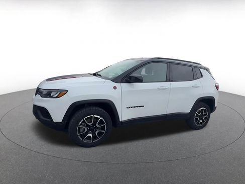 Used 2025 Jeep Compass Trailhawk image 8