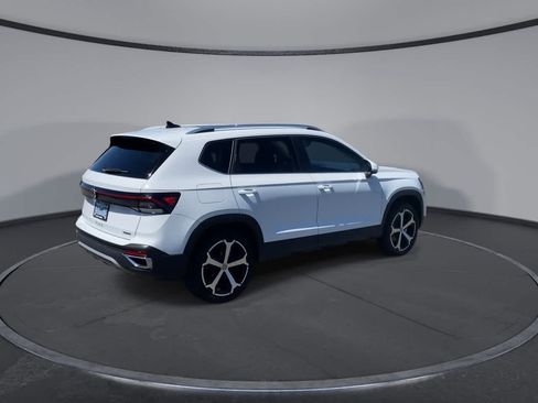 Used 2025 Volkswagen Taos SEL AWD/4WD image 9
