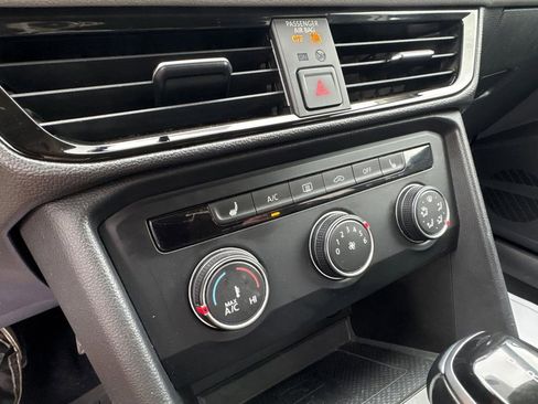 Used 2022 Volkswagen Taos SE FWD image 25