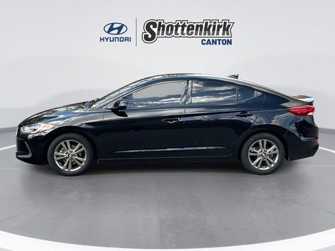 Used 2017 Hyundai Elantra SE image 5