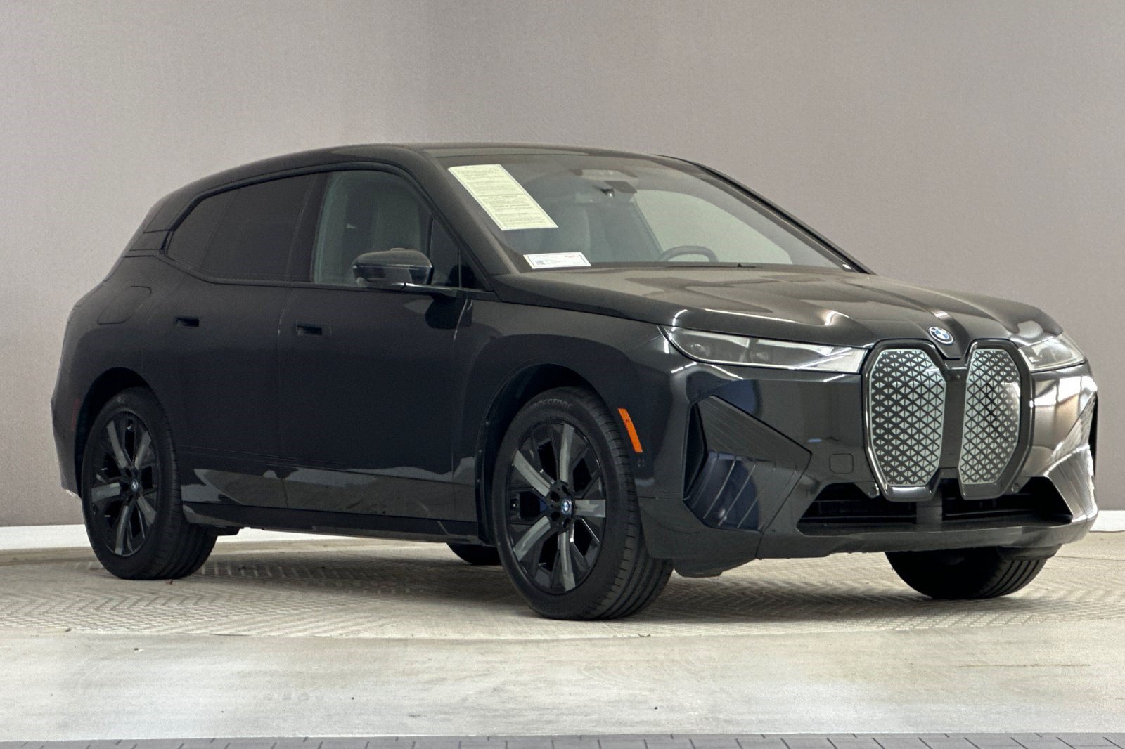 Used 2024 BMW iX xDrive50 w/ Premium Package AWD/4WD image 6