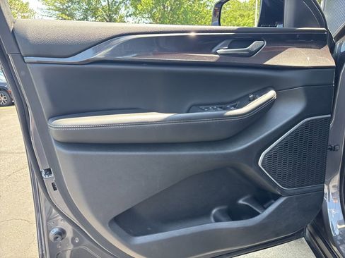 Used 2022 Jeep Grand Cherokee Altitude image 22