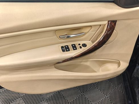 Used 2013 BMW 320i xDrive Sedan AWD/4WD image 37
