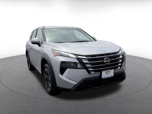 Used 2025 Nissan Rogue SV FWD image 3