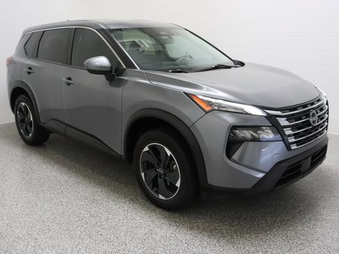 Used 2024 Nissan Rogue SV FWD image 4