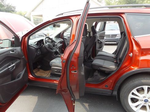 Used 2018 Ford Escape SE w/ SE Sync 3 Package AWD/4WD image 11